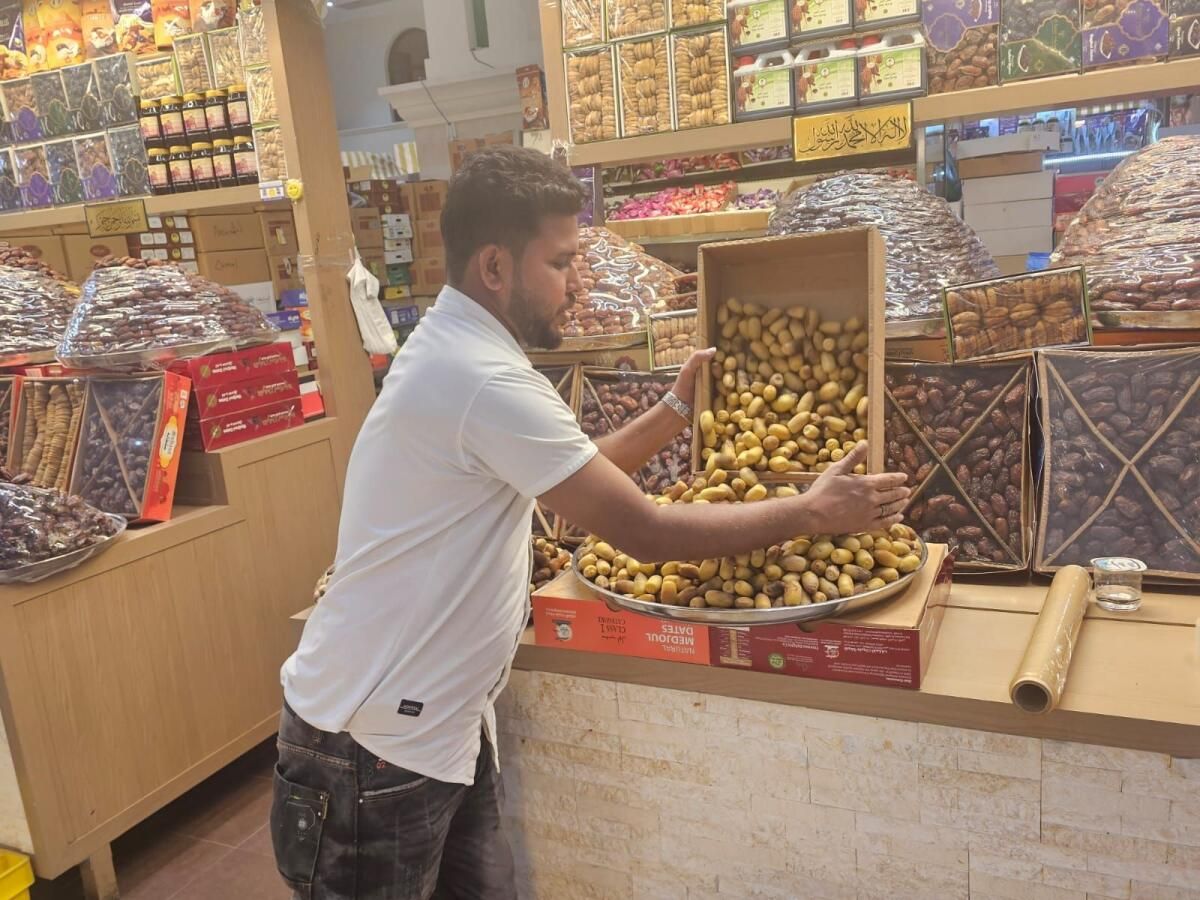 BAE: Yerel Favori Rutab Tarihleri Pazara Giriyor, Fiyatlar Kilo Başına 25 Dh'den Başlıyor