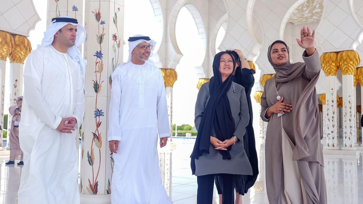 Filipinli First Lady Şeyh Zayed Ulu Camii'ni Ziyaret Etti