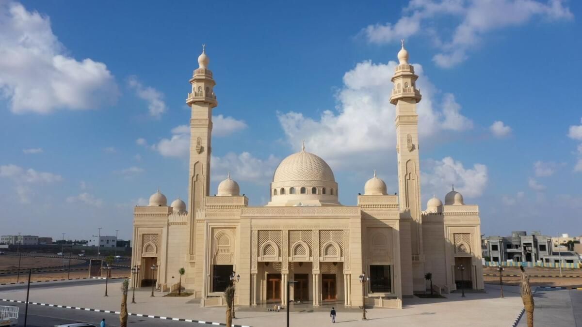BAE: Sharjah'ta Bayram Namazı için Tahsis Edilen 640 Cami, Salon