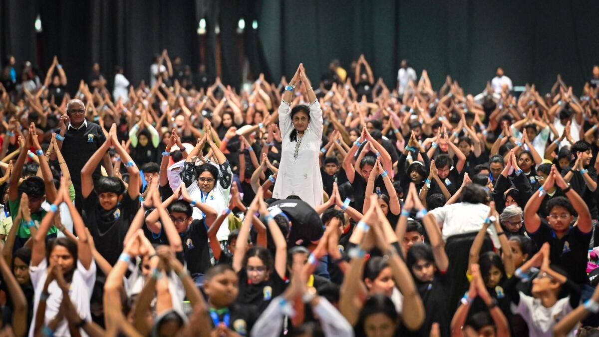 Bakın: 50 Milletten 5.000'den Fazla Dubai Sakini Uluslararası Yoga Günü için Toplanıyor