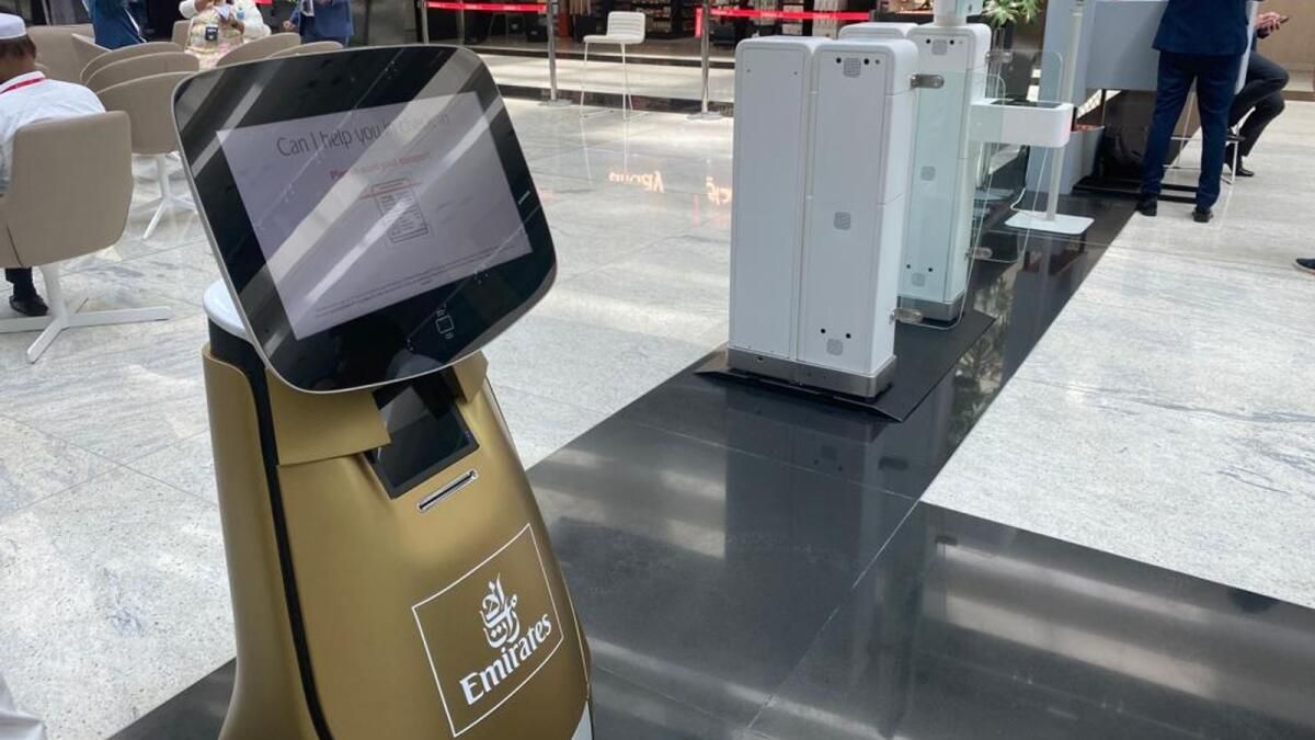 Dubai Uçuşları: Bazı Gezginler Neden Robot Check-İn Asistanlarını Kullanmıyor