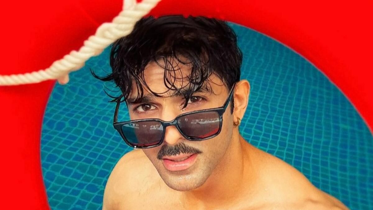 'Heeramandi' Yıldızı Taha Shah Badussha Havuz Kenarında Yazın Tadını Çıkarıyor