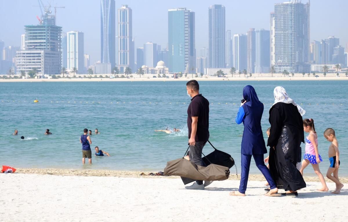 Dubai, Al Mamzar Plajı Üzerinde Yüzen Yeni Yaya Köprüsünü Duyurdu
