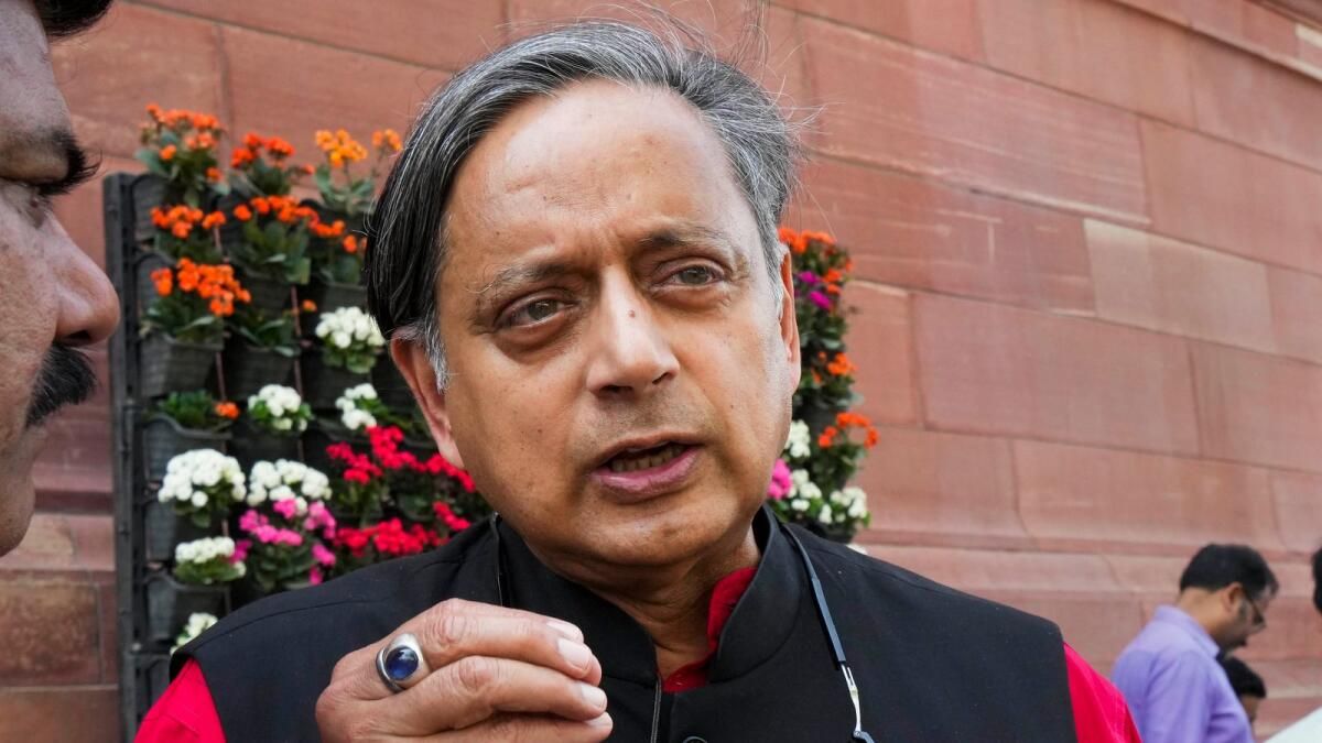 Shashi Tharoor, Hindistan Cumhurbaşkanının 1975 Acil Durumunu Gündeme Getirdiği Yönündeki Konuşmasını Eleştirdi