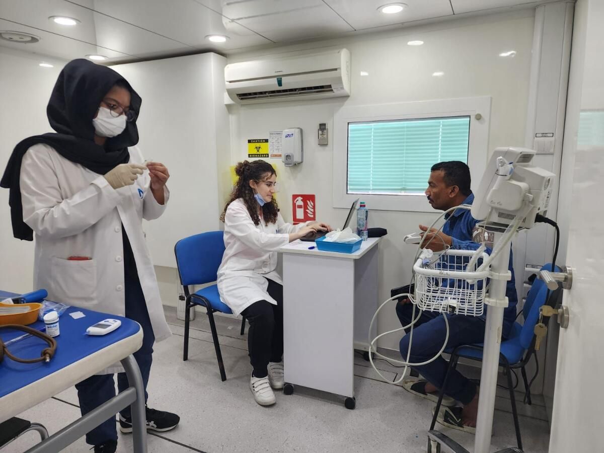 Dubai: 200 Çalışan Mobil Klinikte Ücretsiz Sağlık Kontrolü Alıyor