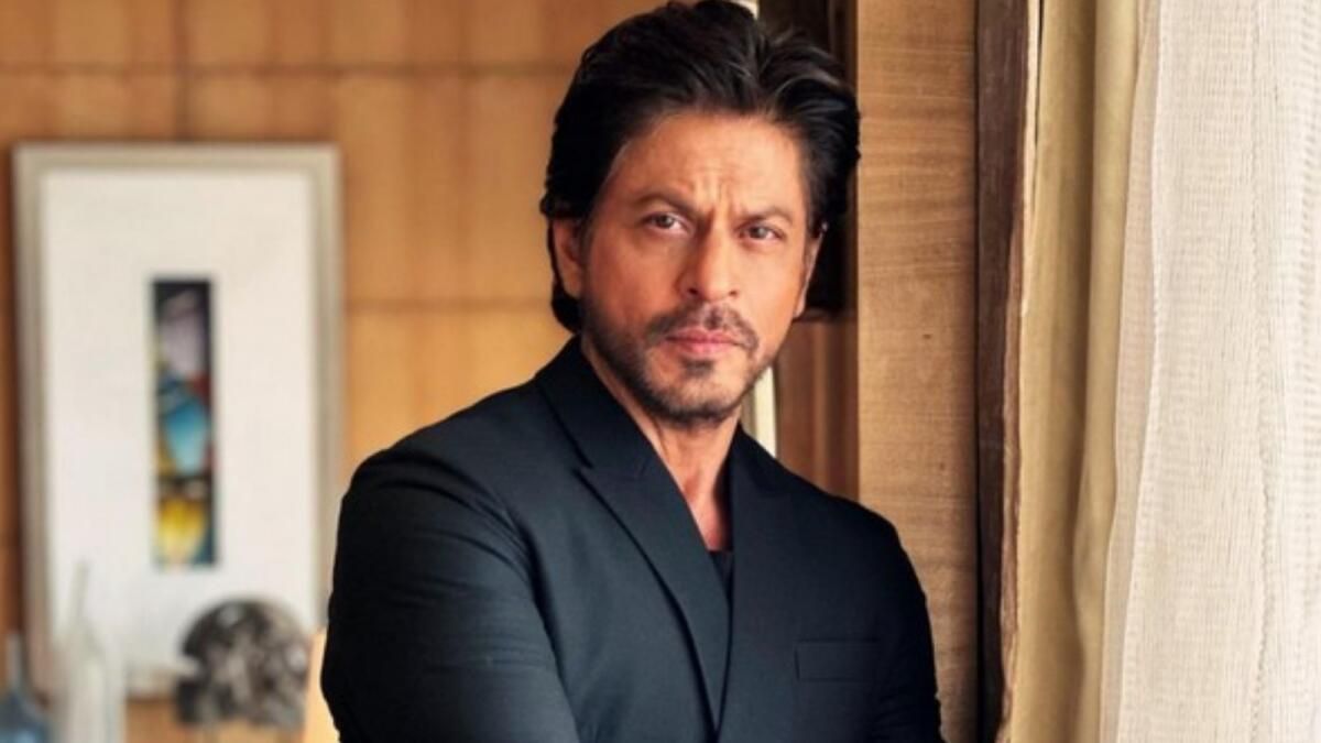 Shahrukh Khan, İtalya Gezisinden Sonra Mumbai Havaalanında Görüldü