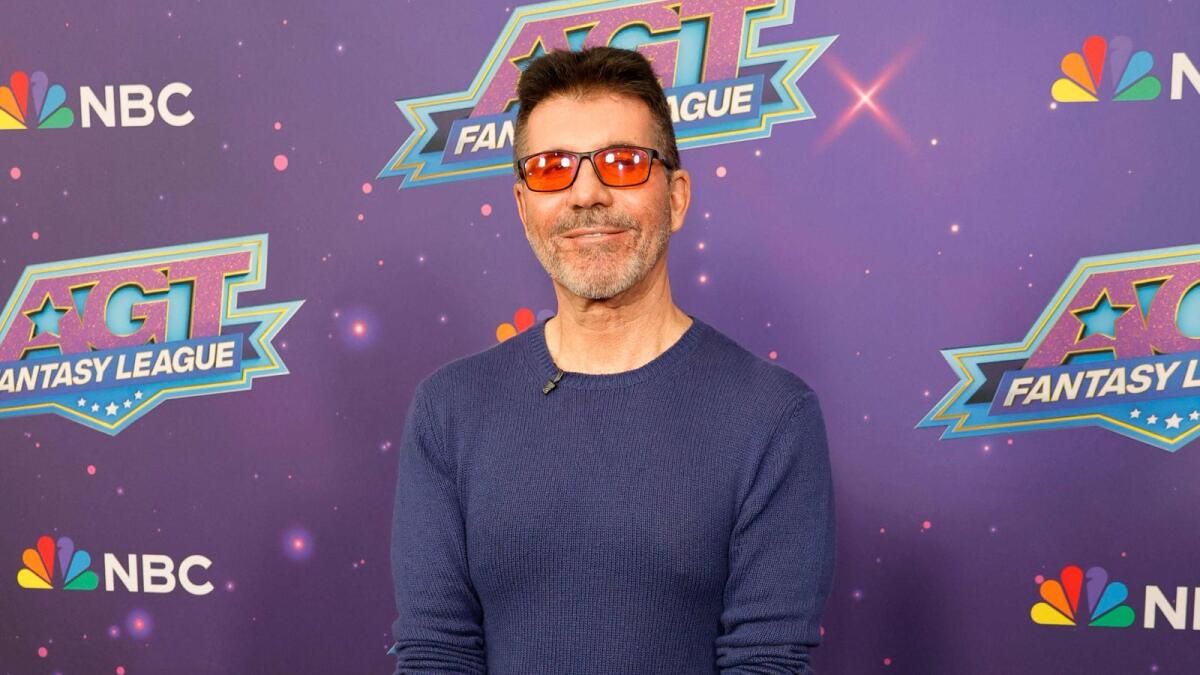 Simon Cowell, İngiltere'nin Bir Sonraki Megastar Erkek Grubunu Arıyor
