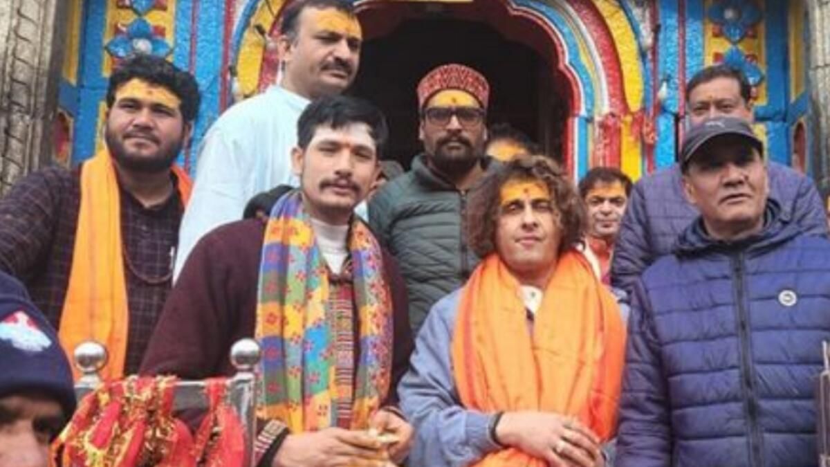 Sonu Nigam Kedarnath Tapınağını Ziyaret Etti