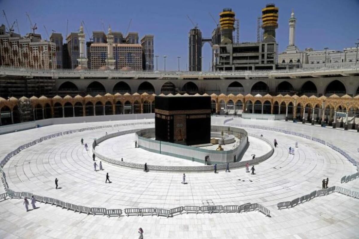 Suudi Arabistan: Cuma Hutbeleri, Yoğun Sıcağın Ortasında iki kutsal Camide Kısaltılmış Dualar