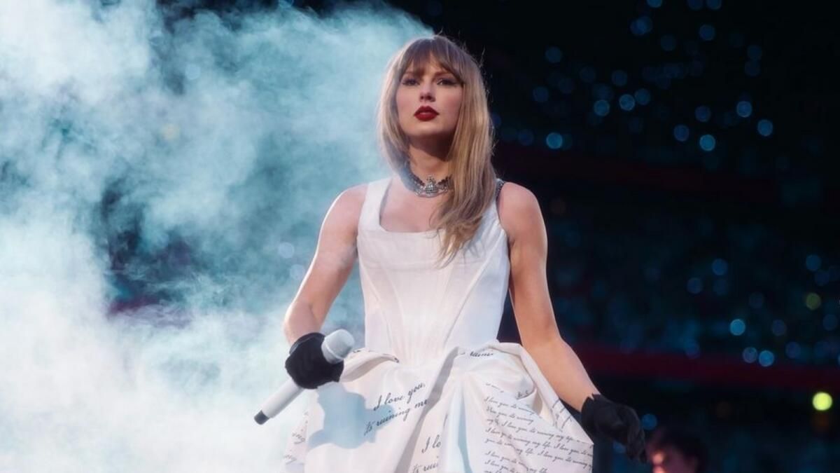 Travis Kelce, Taylor Swift'in Londra Şovunda Hayranlarını Şaşırttı