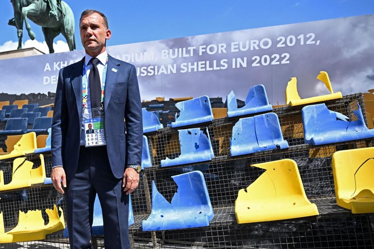 Ukrayna, Euro 2024'e Savaşı Hatırlatmak için Kabuklu Kharkiv Stadyumu Koltuklarını Gösteriyor