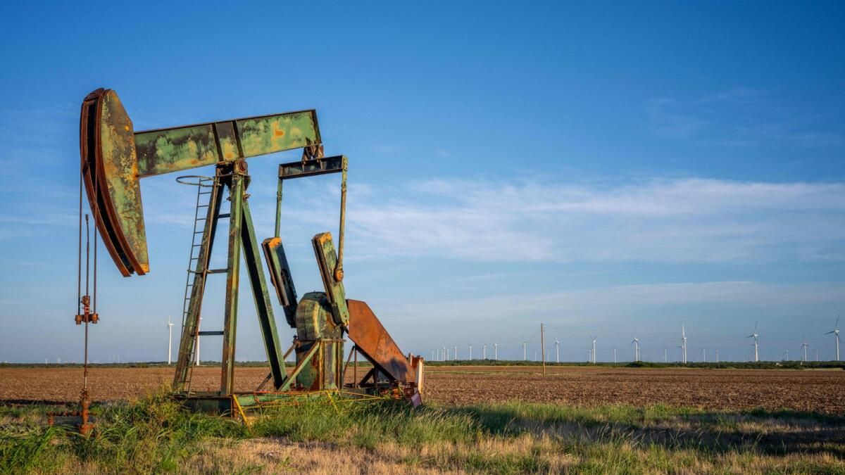 Petrol, Yaz Talep Görünümü ve Arz Korkuları Nedeniyle İki Ayın En Yüksek Seviyesine Yaklaştı