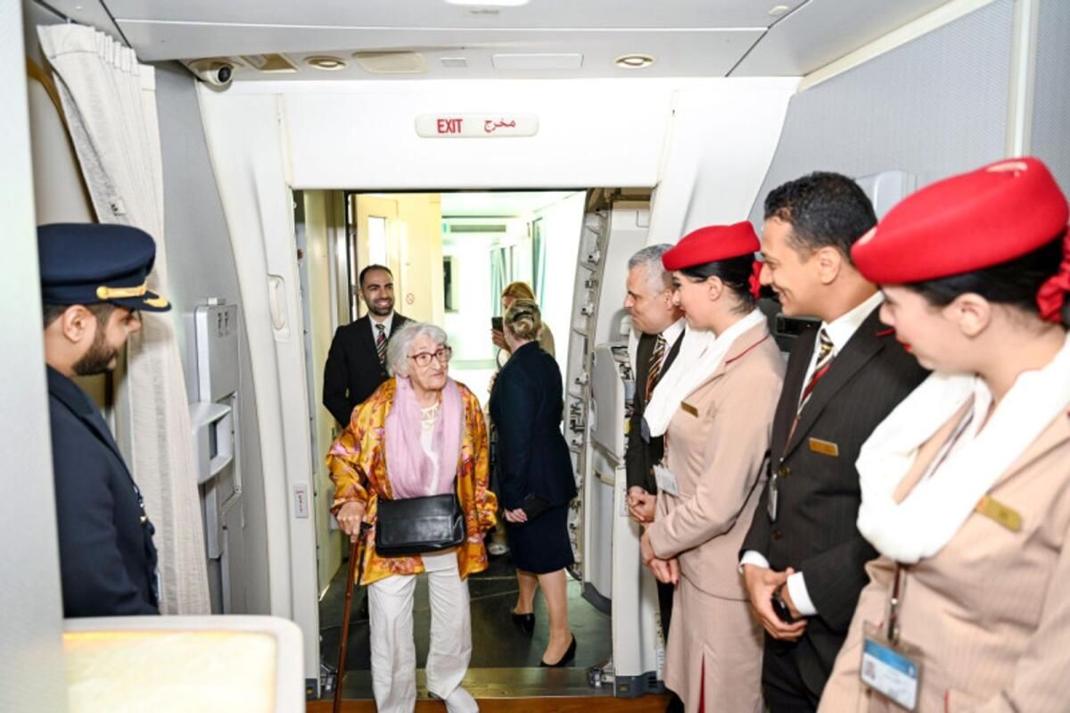 Bakın: 101 Yaşındaki Kadın Emirates'ten Dubai'ye Uçuyor, Birinci Sınıf Yükseltme Alıyor