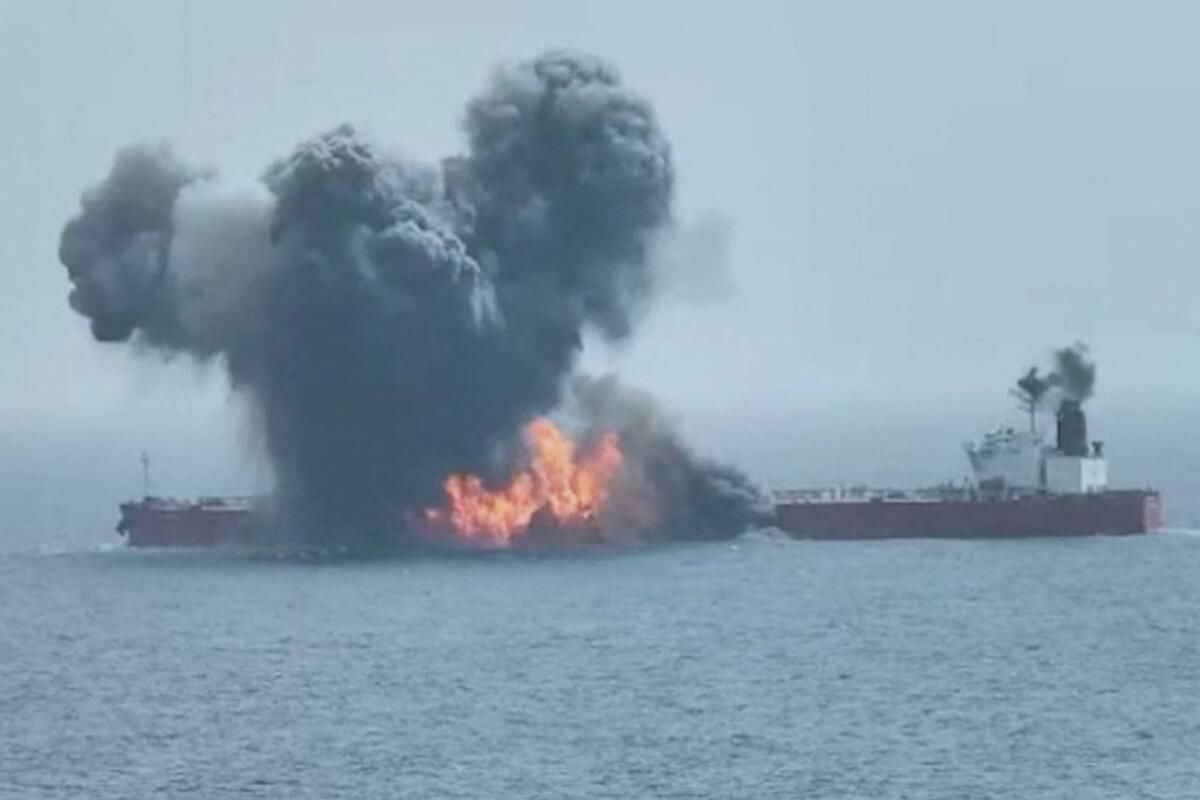 Yemen'in Hodeidah Açıklarında Yunan Bayraklı Tanker Saldırdı