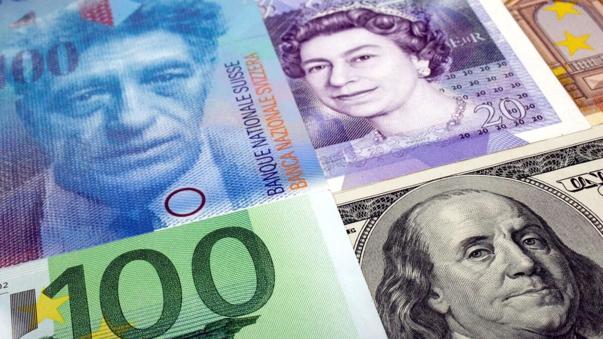 Euro ve Pound, Çok Ayın En Yüksek Seviyelerine Geri Döndü