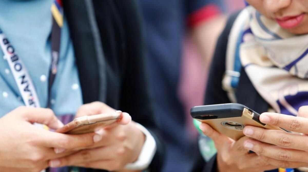 Dolaplarda Yatan Eski Akıllı Telefonlar? BAE Sakinleri Neden Cihazlarını Geri Dönüştürmekten Korkuyor
