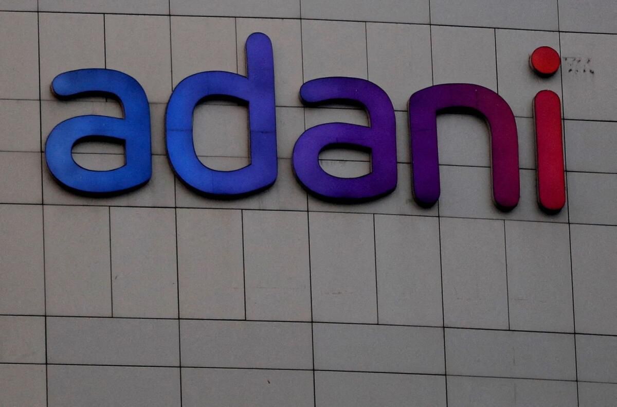 Hindenburg, Hindistan Piyasa Düzenleyici Şefinin Adani Group Tarafından Kullanılan Açık Deniz Fonlarında Hisseye Sahip Olduğunu İddia Ediyor