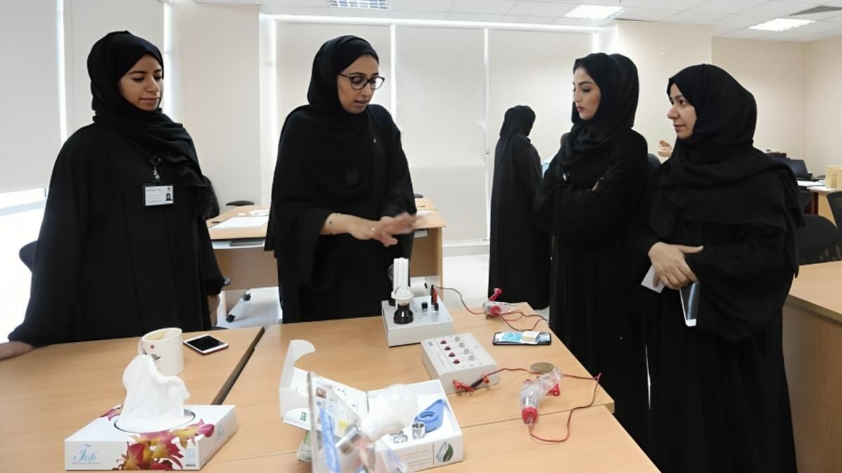 5 Yaşındaki bu Emirlik Annesi Yüzlerce insana Enerji ve Sudan Nasıl Tasarruf Edileceğini Öğretiyor