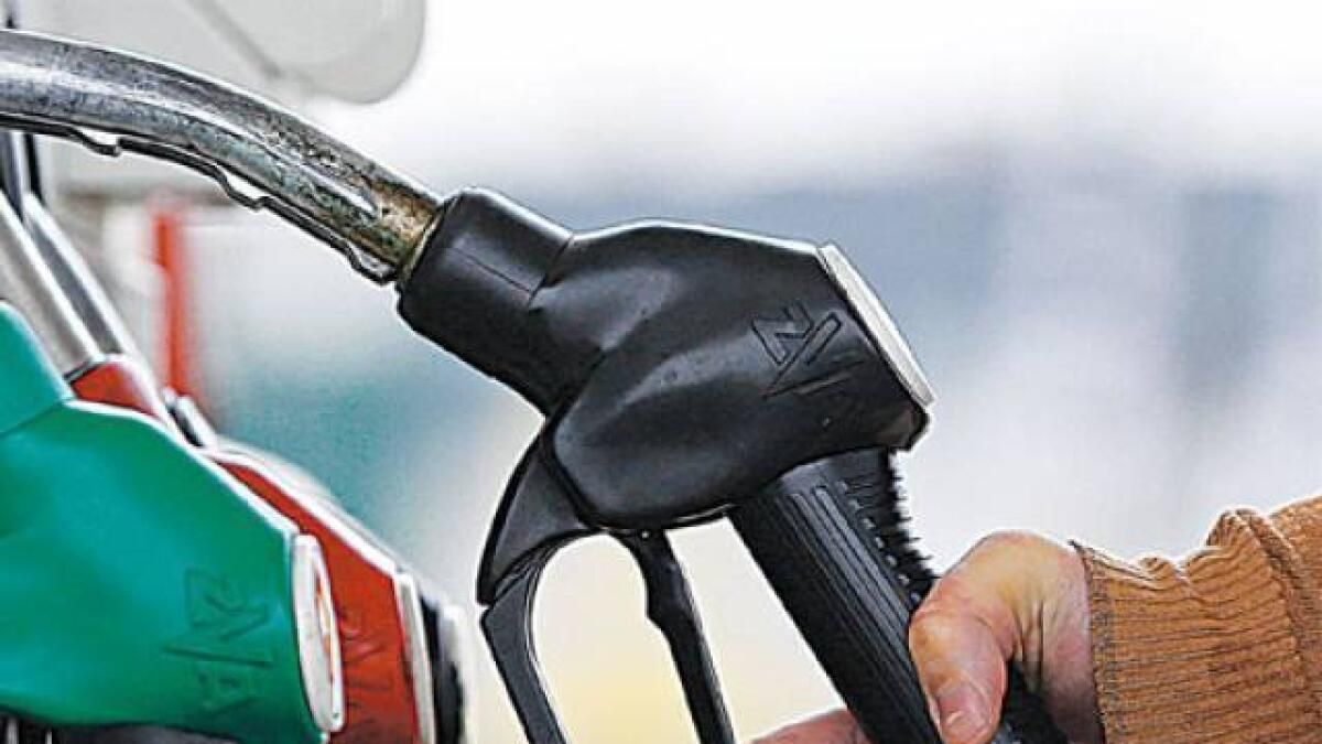 BAE Petrol Fiyatları Eylül Ayında Düştü: Dolu Bir Tank Almanın Maliyeti Şu Şekilde Olacak