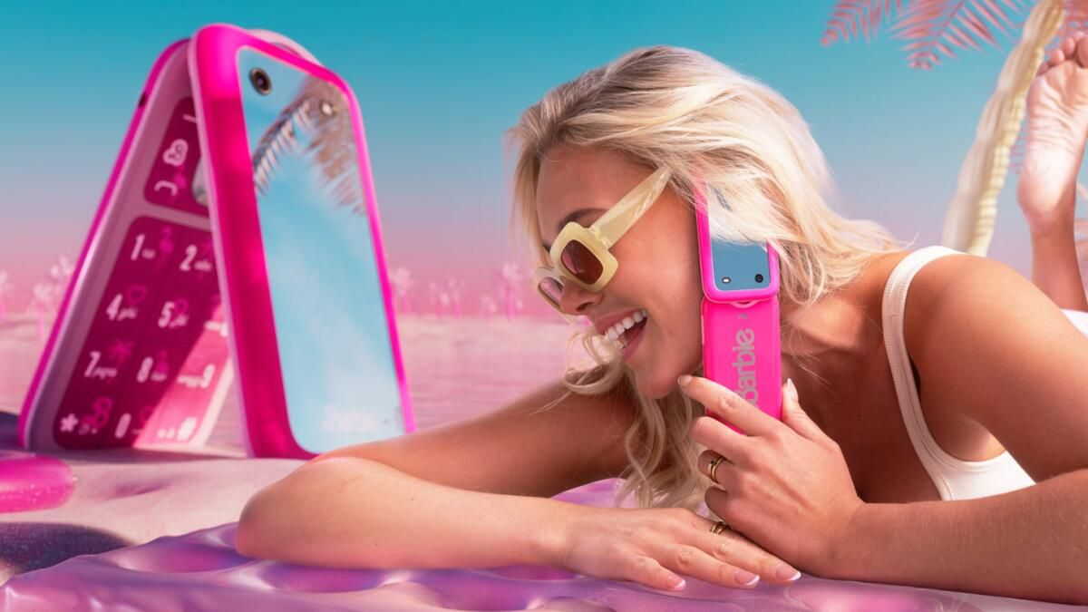 Barbie Markalı Bu Flip Telefon, ihtiyacınız Olan Dijital Detoksdur