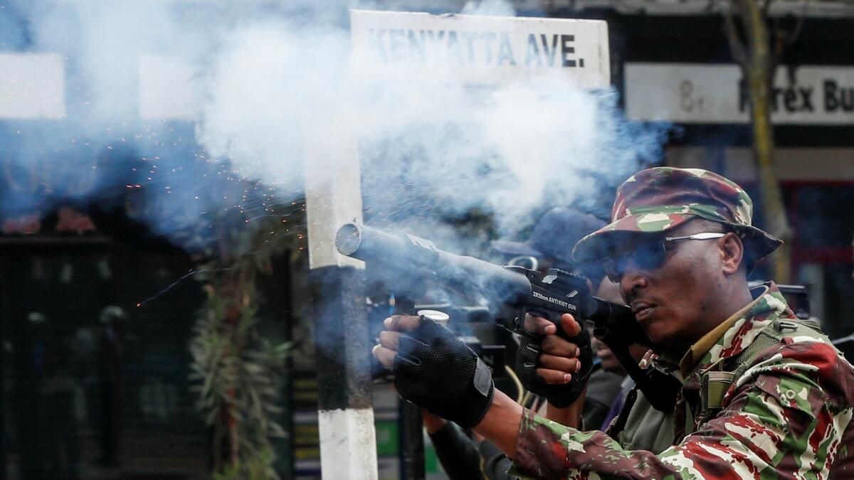 Kenya Polisi Başkentteki Protestocuların Ceplerini Göz Yaşartıcı Gazla Temizledi
