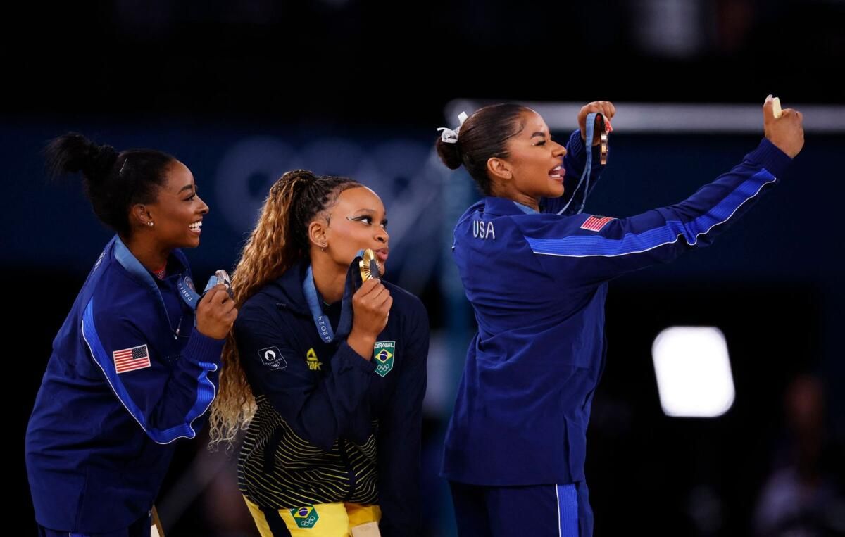 Paris Olimpiyatları: Biles, Zemin Finalinde Andrade Tarafından Desteklendi