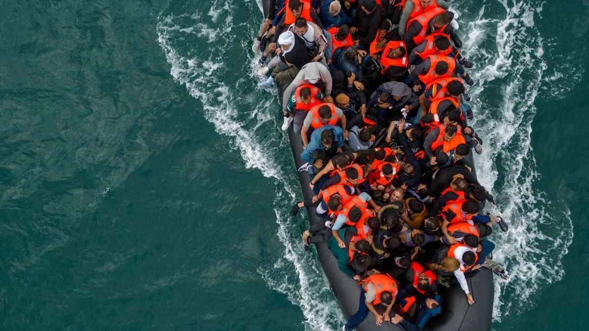 İngiltere'ye Giden Kanalı Geçmeye Çalışan iki Göçmen Öldü