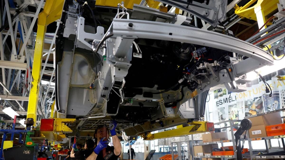 Ev Geçişi Fransız Otomobil Endüstrisi Çalışanlarını Endişelendiriyor