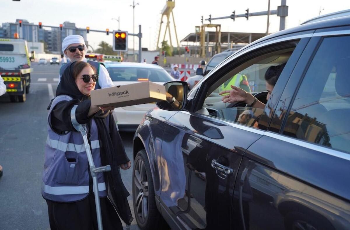 Derin Deniz Dalgıcı, Maraton Koşucusu: Koltuk Değnekli Emirlik Kadını Hayatı Dolu Dolu Yaşıyor