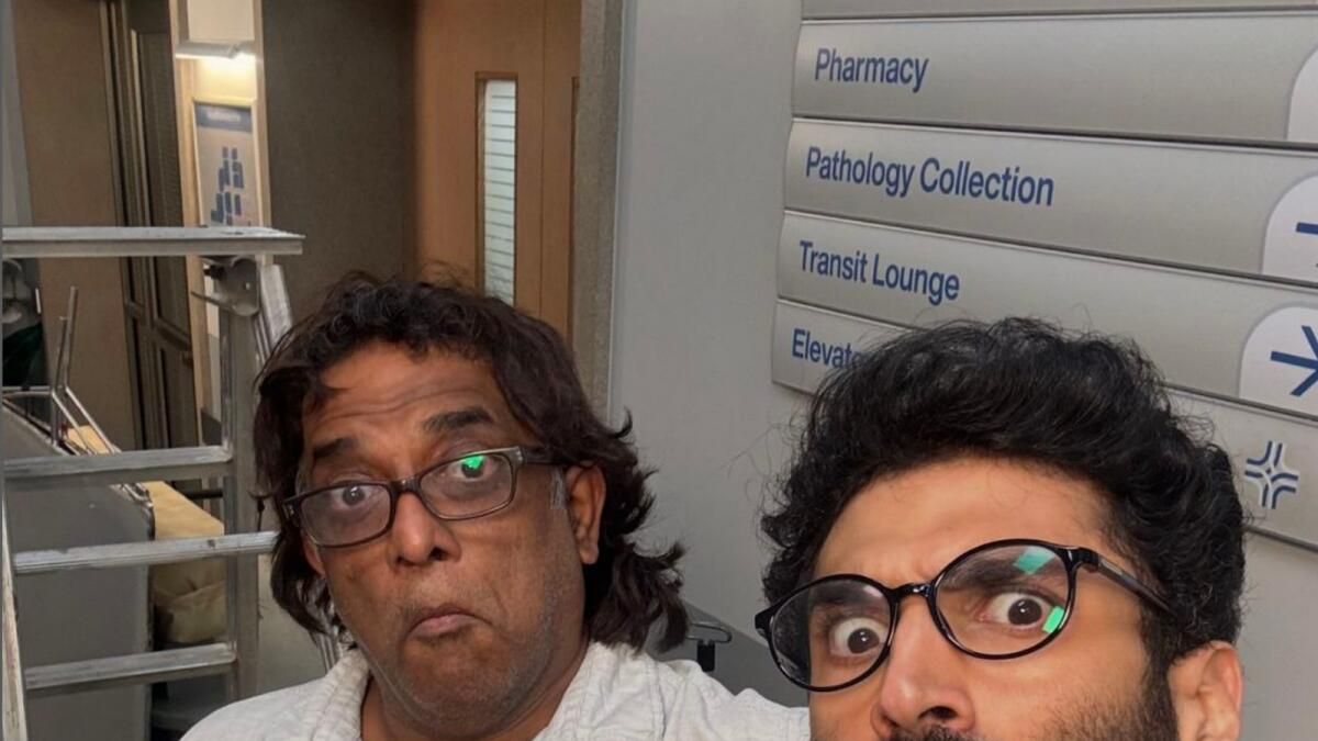 'Dino'da Metro': Sara, Aditya Roy Kapur, Anurag Basu ile Aptalca Selfie Paylaşıyor