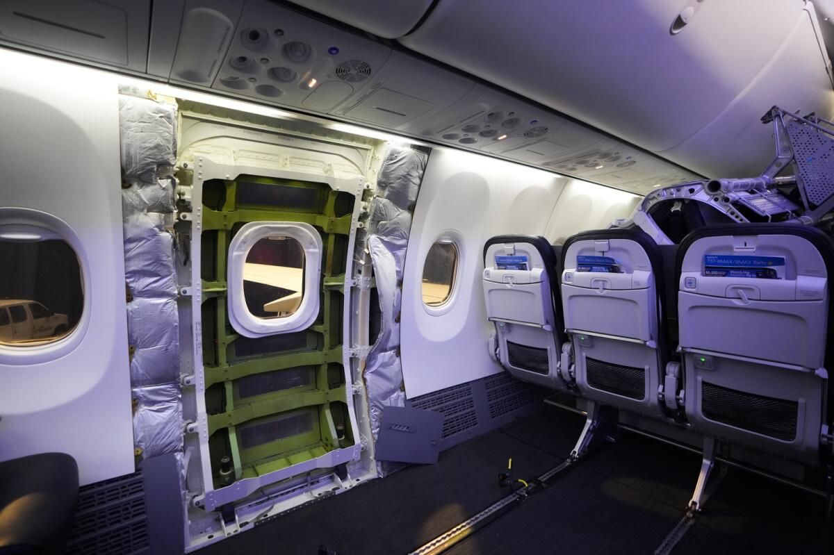 Uçuş Ekibi, Alaska Air'in Havada Patlamasından Sonra Yolcuların Emilmesinden Korkuyordu