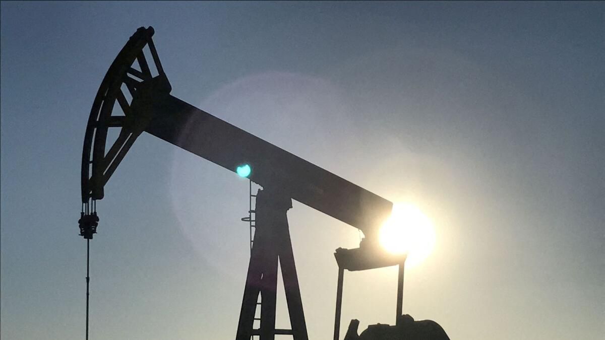 ABD Ham Petrol Stokunun Çekilmesinden Sonra Petrol Yükseldi, Zayıf Çin Ekonomisi Kazançları Artırdı