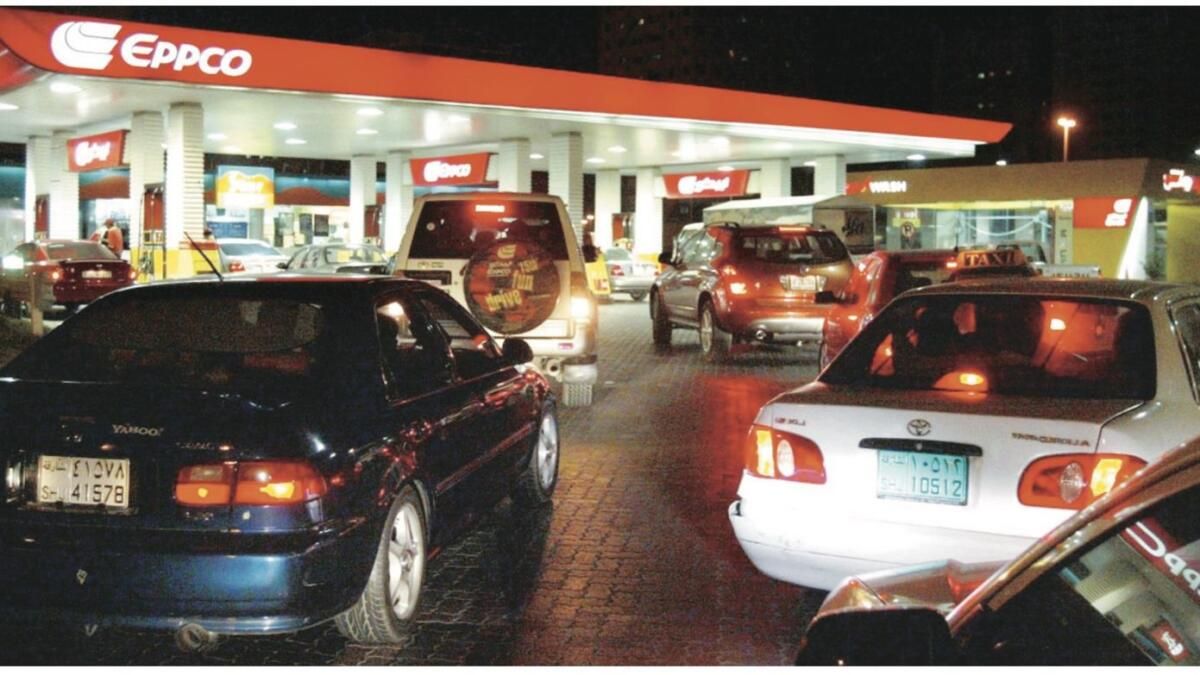 Bakın: BAE, Yaklaşık 2 Yıl Önce Benzin Fiyatlarını Dh1.50'ye Yükselttiğinde