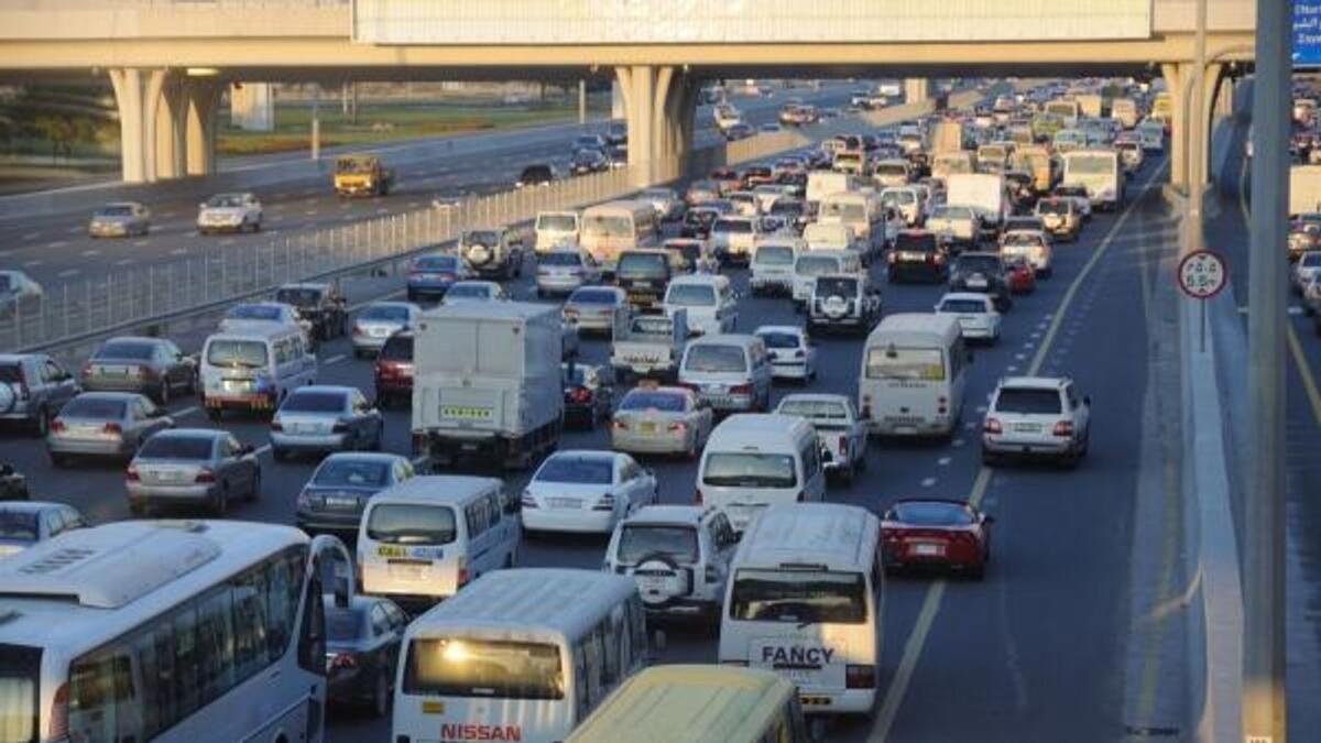 Dubai Trafik Uyarısı: Mbz Yolunda Kaza; Gecikmeler Bekleniyor