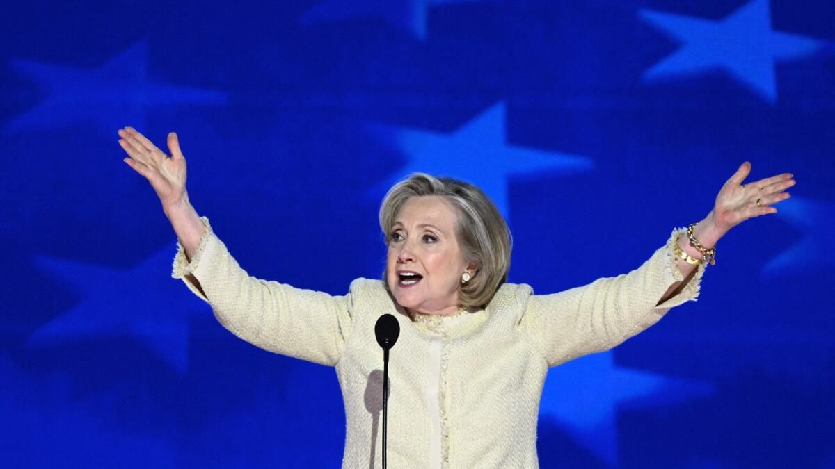 'Onu Şimdi Kaçıyoruz': Hillary Clinton Demokratik Kongrede Donald Trump'a Yumruk Atıyor
