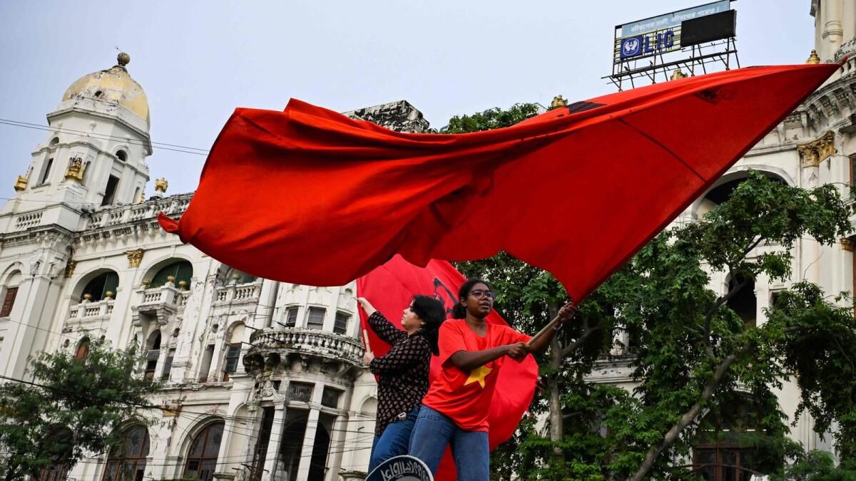 Hindistan Polisi, Kalküta Doktorunun Tecavüzünü ve Cinayetini Protesto Eden Yüzlerce Kişiye Göz Yaşartıcı Gaz Sıktı