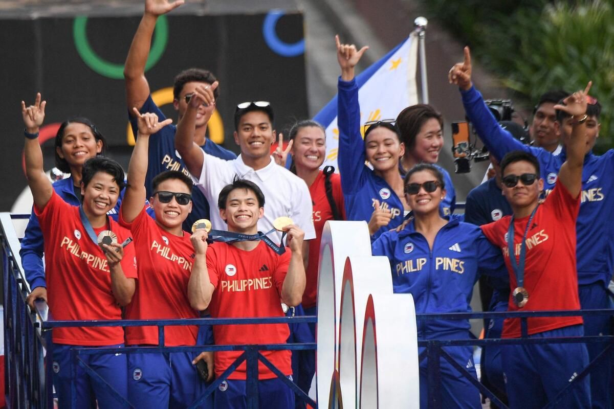 Filipinler, iki Altın Olimpiyat Jimnastikçisi Yulo için Zafer Geçit Töreni Düzenledi
