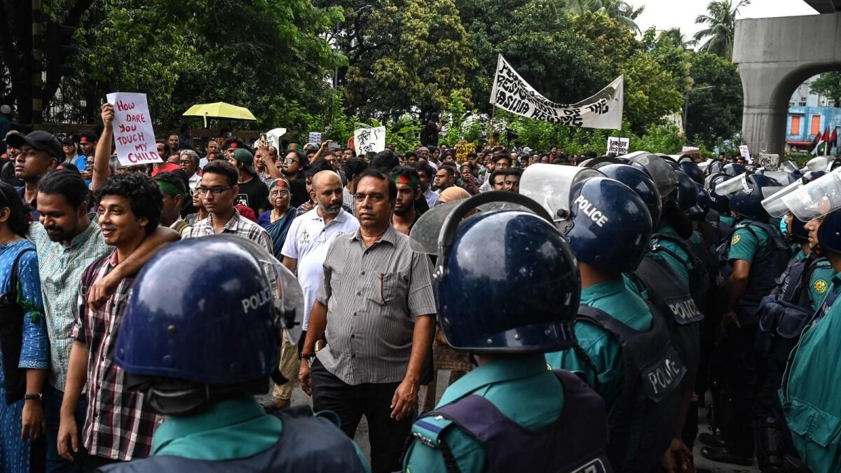 Bangladeş'te Başbakan Hasina'nın İstifasını İsteyen Binlerce Kişi Protesto Etti