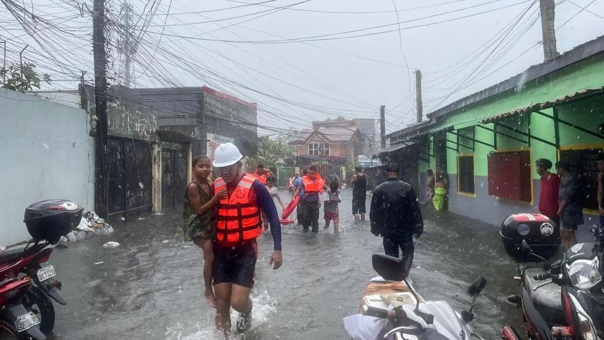 Tayfun Hayatını Kaybettikten Sonra BAE Filipinler'e Yardım Uçağı Gönderdi