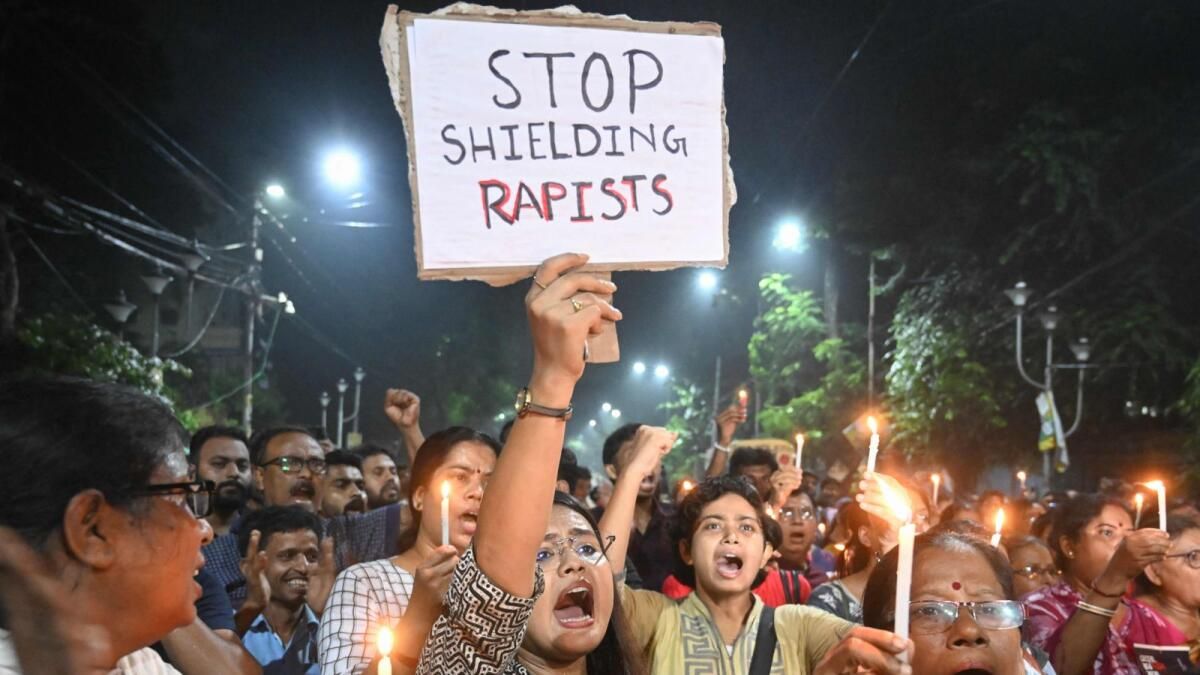Hindistan: Bağımsızlık Günü'nde Kolkata'da Binlerce Kişi Doktorun Cinsel Saldırısını ve Cinayetini Protesto Etti