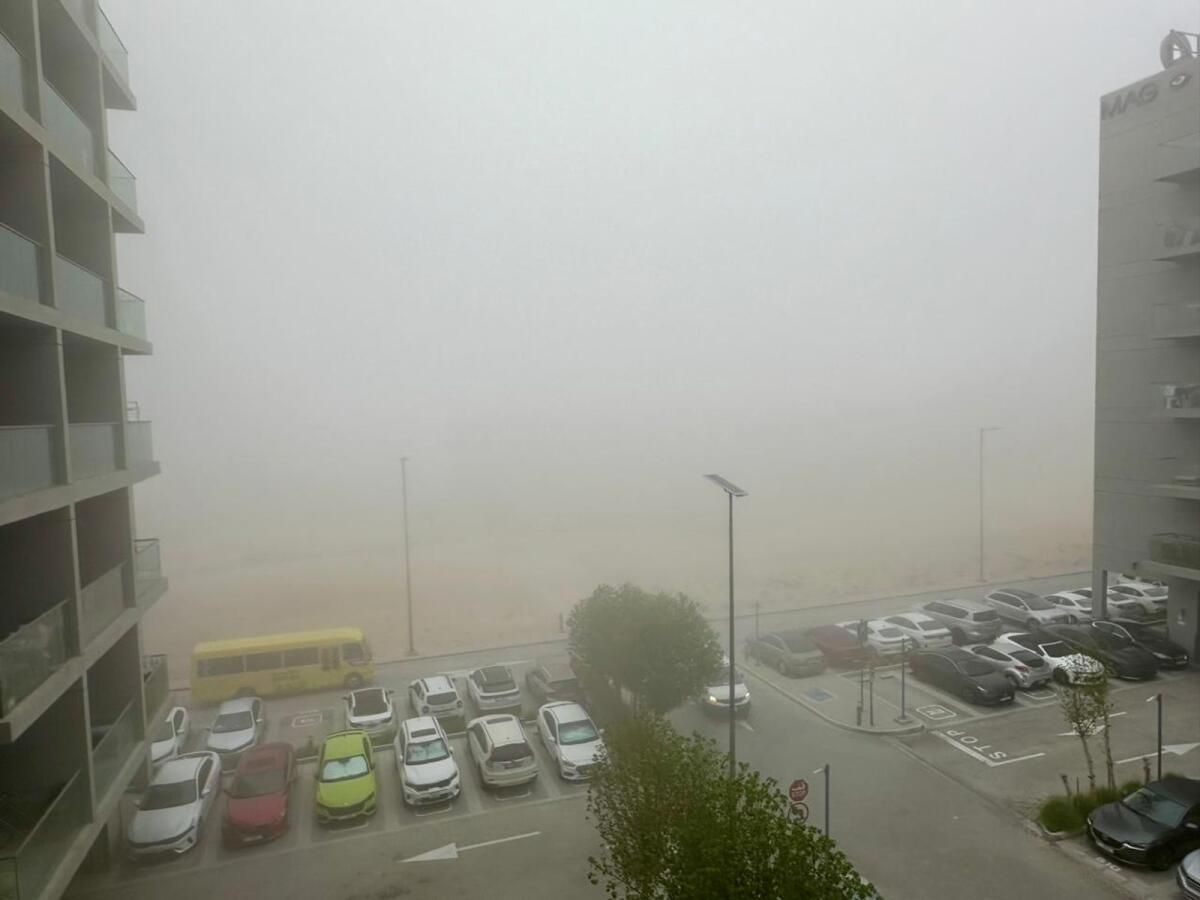 BAE Hava Durumu: Sisli Koşullar Devam Ederken Kırmızı Alarm Verildi