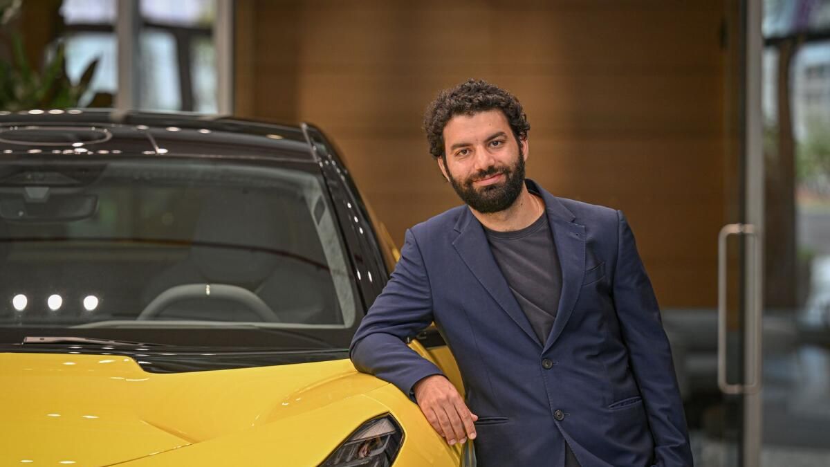 Dubai: Elektrikli Araç Kiralamak veya Test Sürüşü yapmak ister misiniz? Kitleler için Ev'leri Açığa Çıkaran Adamla Tanışın