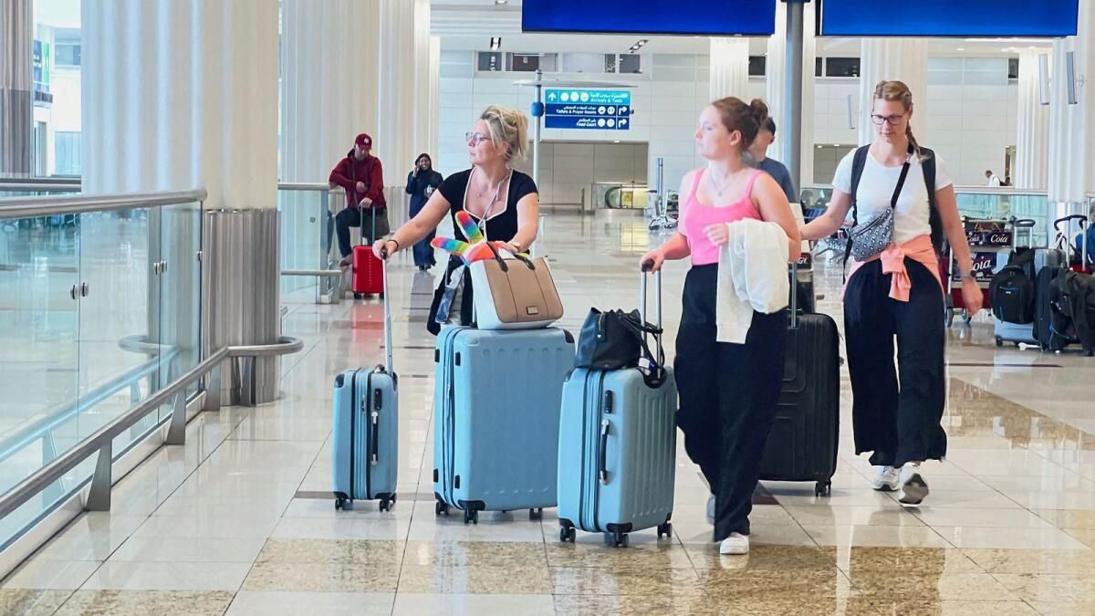 BAE-Avrupa Uçuşları: Schengen Ülkelerine Seyahat Edenler için Yeni El Bagajı Kuralı Açıklandı