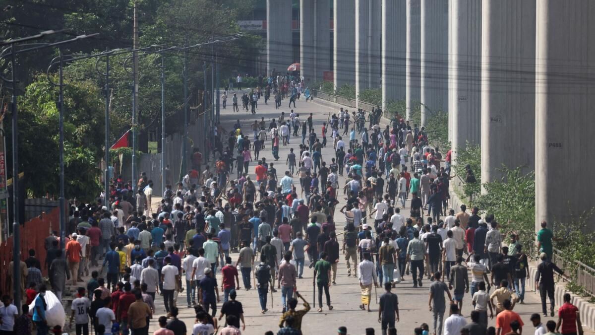 Bangladeşli Protestocular Sokağa Çıkma Yasağına Karşı Çıkmak için Dakka'ya Yürüyüş Çağrısı Yaptı