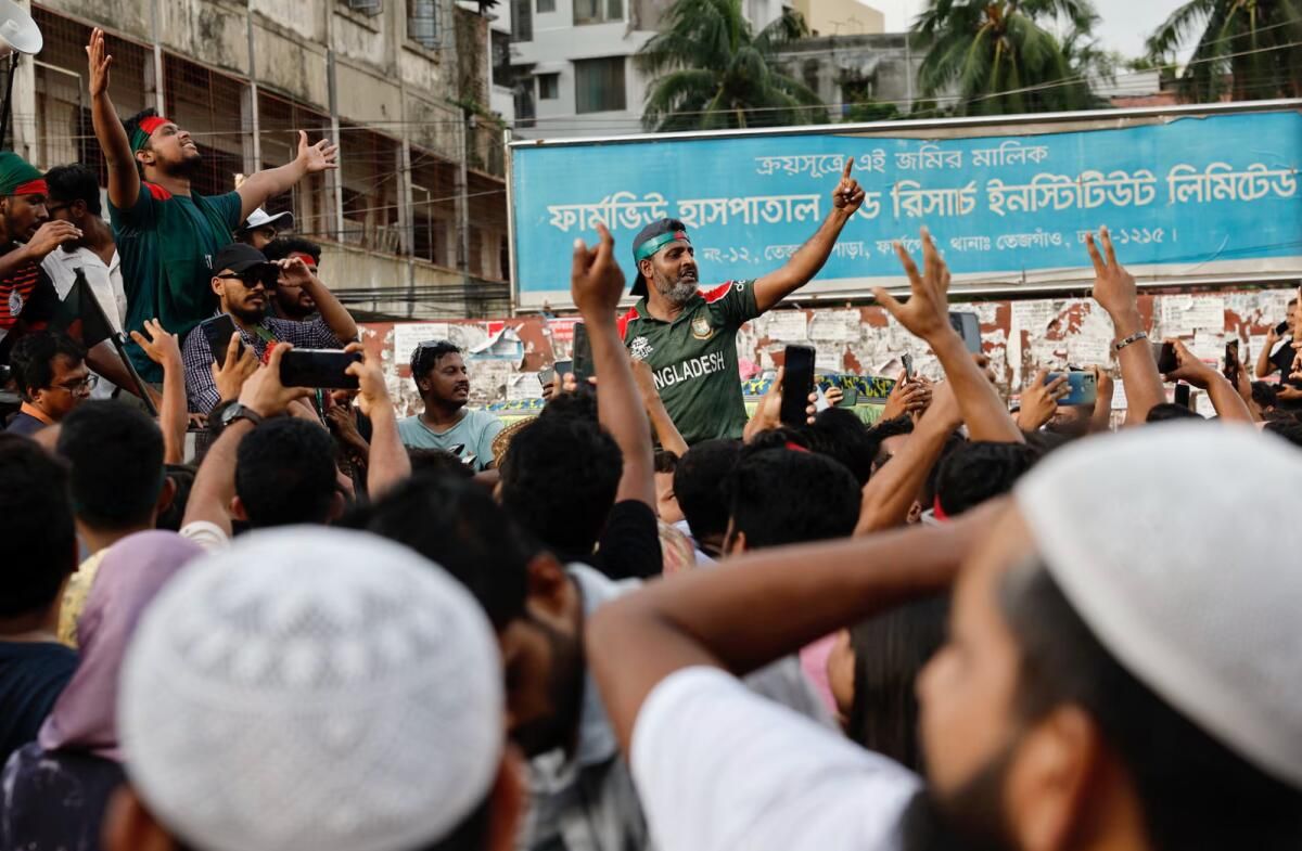 BAE'deki Bangladeşliler Haftalarca internet ve Telefon Kesintilerinden Sonra Ailelerden Haber Almaktan Rahatladılar