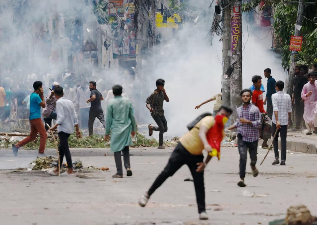 BAE Vatandaşları Bangladeş'i Tahliye Etmeye ve Derhal Ülkeye Dönmeye Çağırıyor
