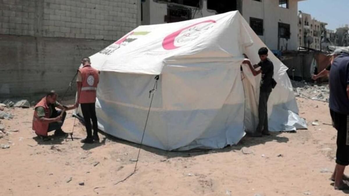 İzle: BAE, Gazze'den Yerinden Edilmiş Filistinlilere Acil Yardım Dağıtıyor
