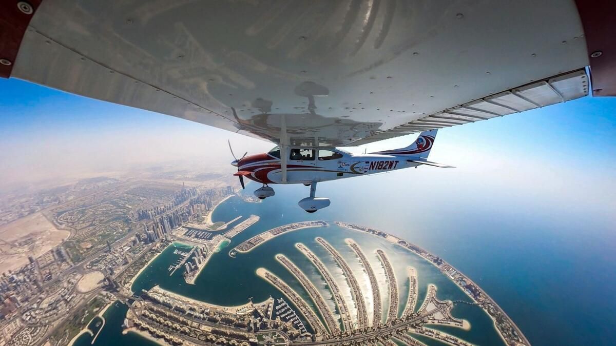 İzle: Tek Başına 'Rekor Kıran' Görevdeki 19 Yaşındaki Pilot Dubai'ye 'Unutulmaz' İniş Yapıyor, Kanser Hastalarıyla Buluşmayı Planlıyor
