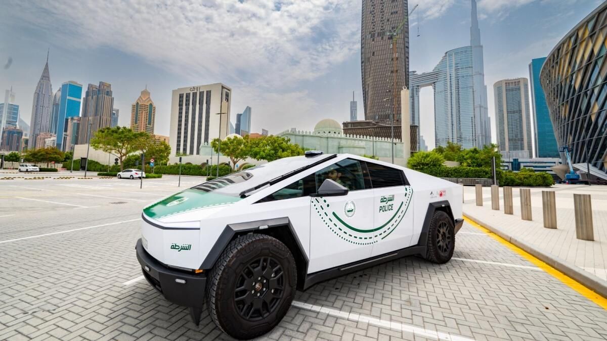 Bakın: Dubai Polisinin Tesla Cybertruck'unun içinde