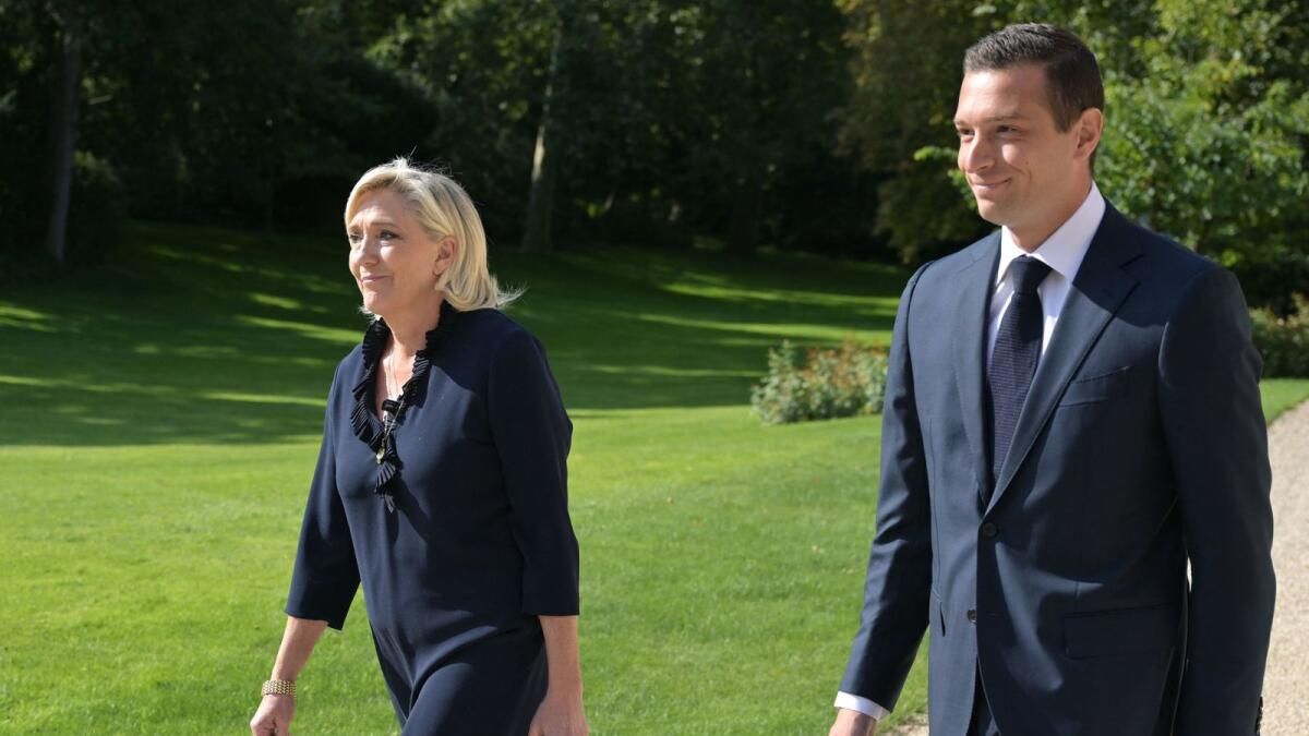 Macron, Yeni Başbakana İsim Vermek için Baskı Altında Le Pen ile Buluştu